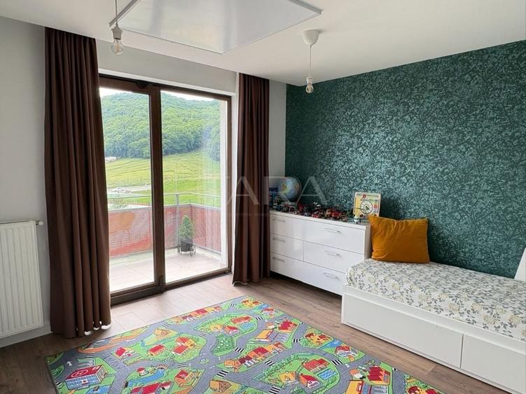 Apartament cu 3 camere semidecomandat, mobilat în Florești