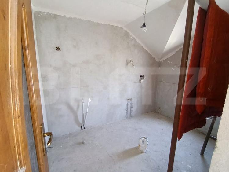 Casă individuală cu 5 camere cu Canalizare în Central