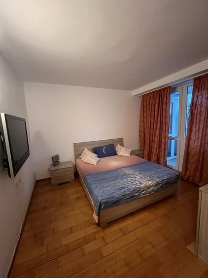 Apartament cu 3 camere semidecomandat în Ultracentral