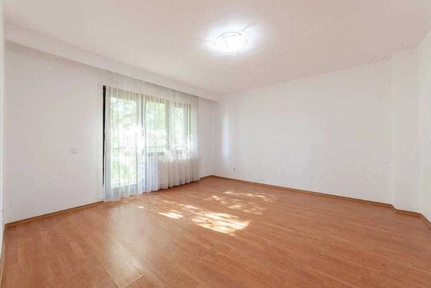 Casă cu 8 camere cu Teren 1000 Mp în Sud