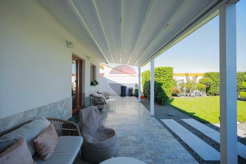 Casă individuală cu 3 camere cu Piscina în Paleu