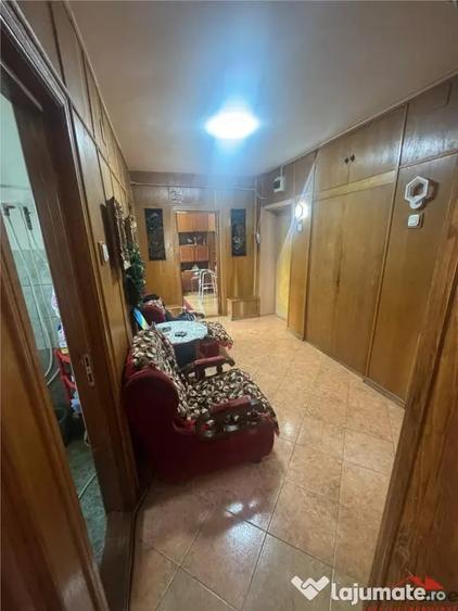 Apartament cu 3 camere decomandat în Central