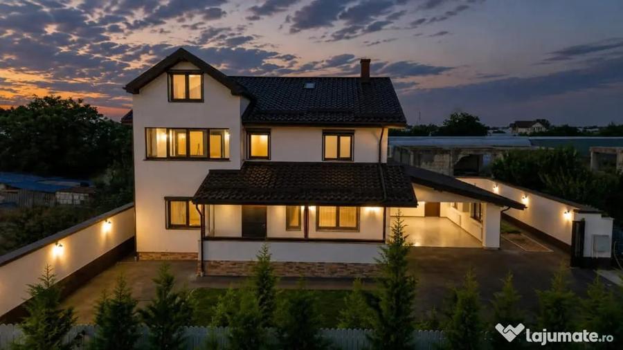Casă cu 7 camere cu Teren 492 Mp în 1 Decembrie