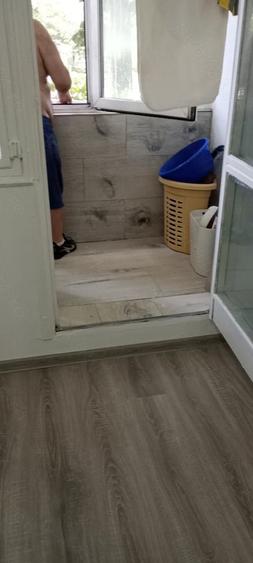 Apartament cu 3 camere decomandat în Valea Ialomiței