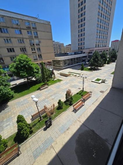 Apartament cu 3 camere decomandat în Bd. Independenței
