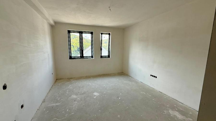 Duplex cu 5 camere cu Canalizare în Florești