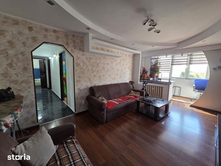 Apartament cu 3 camere decomandat în Central