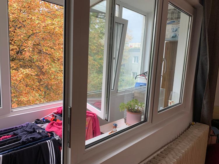 Apartament cu 3 camere semidecomandat în Berceni