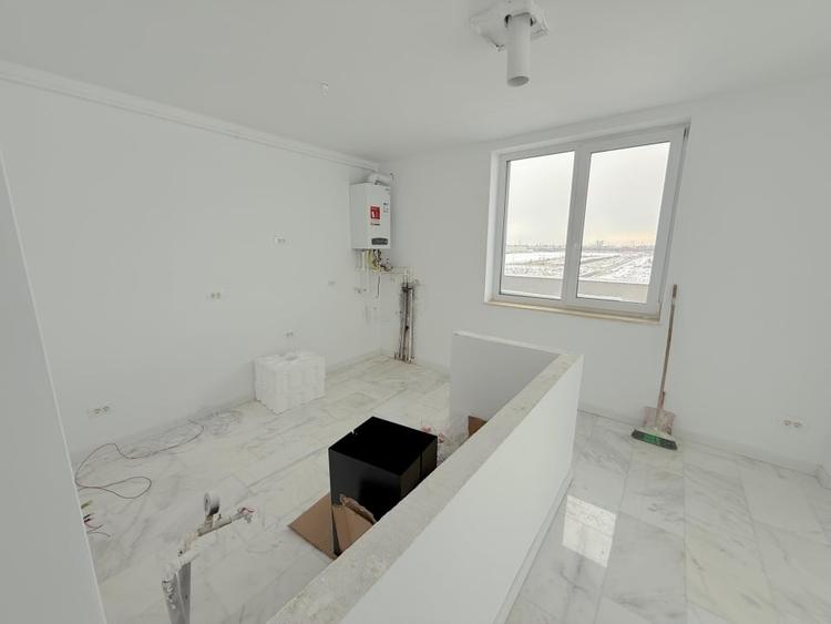 Apartament cu 4 camere decomandat în Metalurgiei