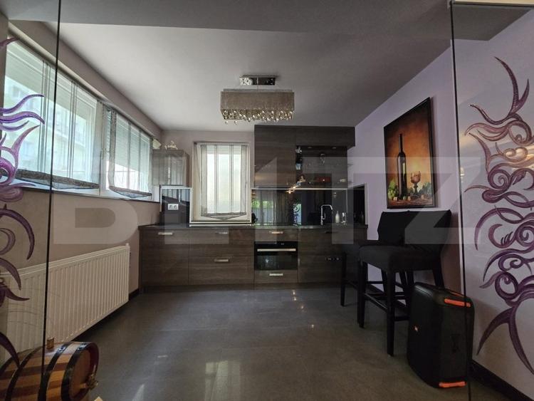 Casă individuală cu 7 camere cu Canalizare în Iris