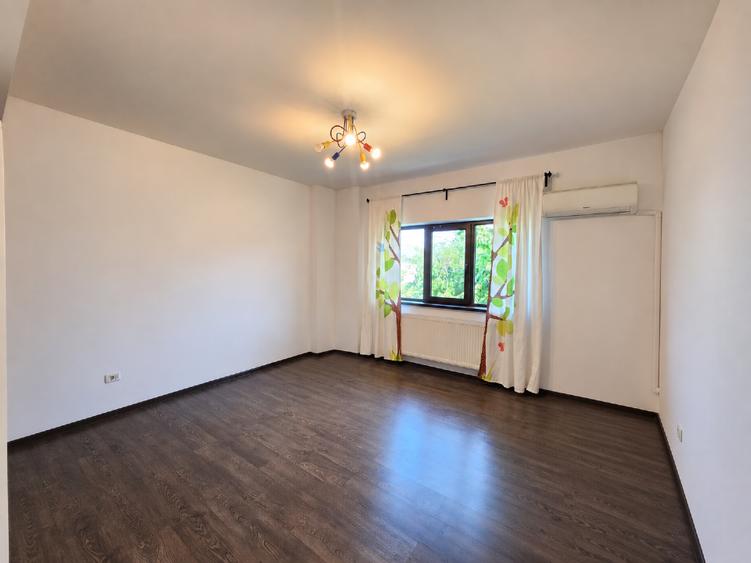 Duplex cu 5 camere cu Canalizare în Dobroești