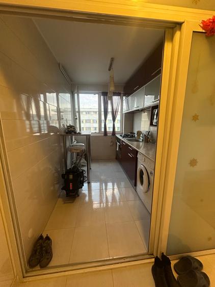 Apartament cu 3 camere semidecomandat în Iancului