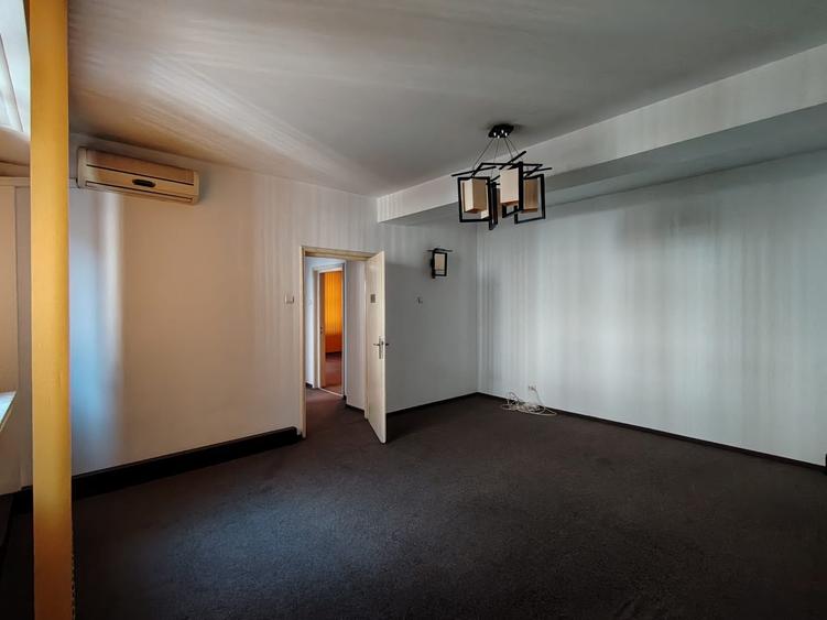 Apartament cu 4 camere circular în P-ța Romană