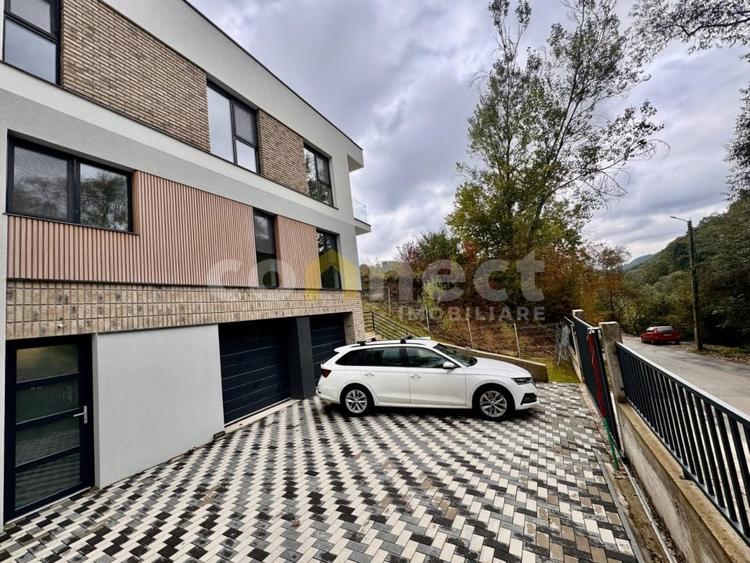 Duplex cu 4 camere cu Canalizare în Tăuți