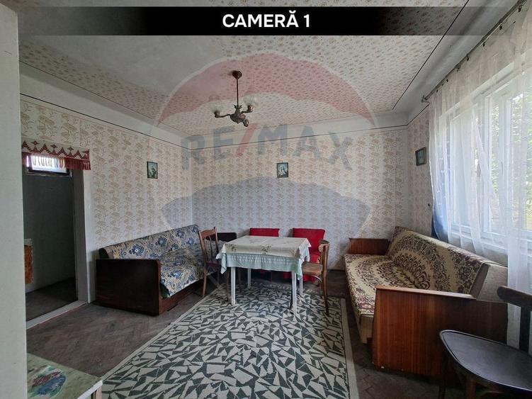 Casă cu 2 camere cu Teren 5447 Mp în Central