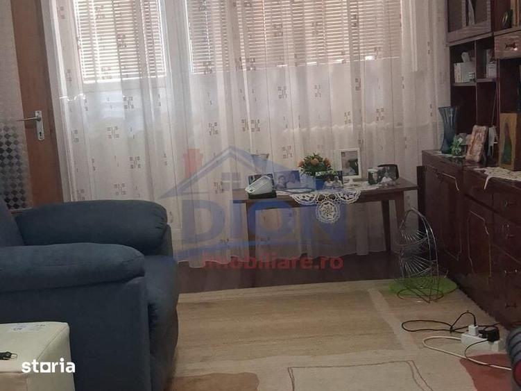 Apartament cu 3 camere decomandat în Drumul Taberei — fotografia 1