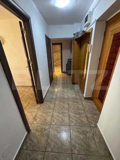 Apartament cu 3 camere decomandat, mobilat în Micro 11