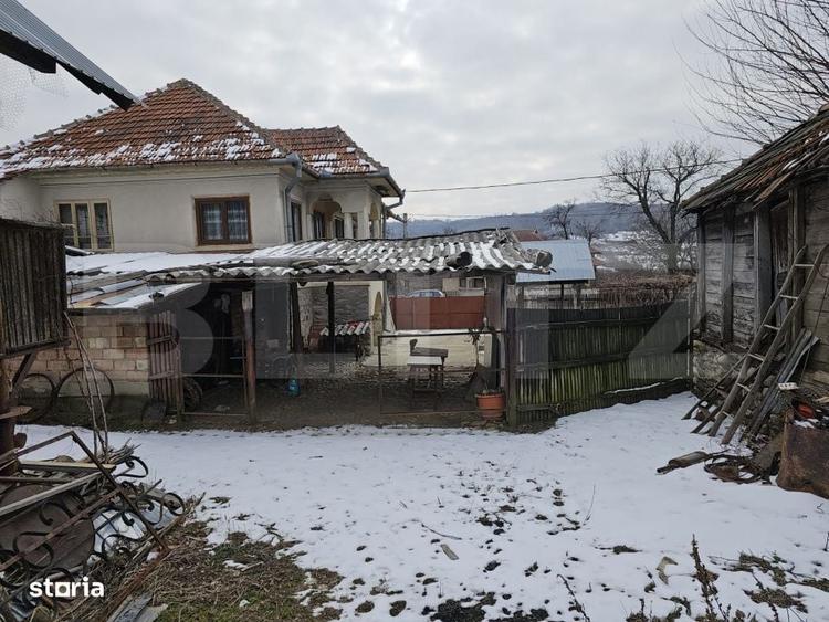 Casă cu 3 camere cu Teren 6300 Mp în Scoarța
