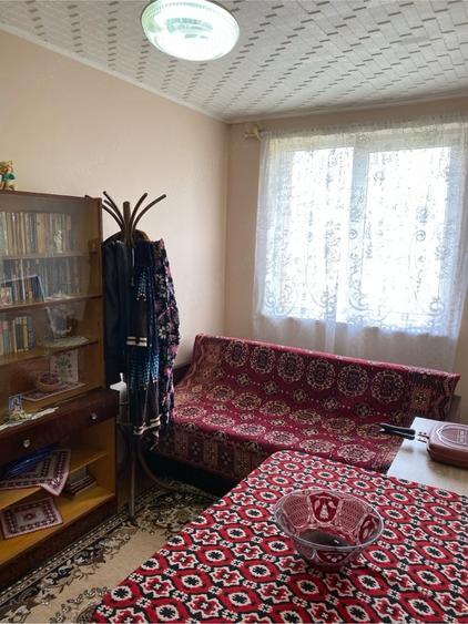Apartament cu 3 camere semidecomandat în Micro 1