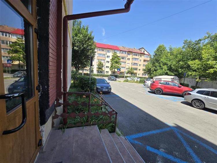 Apartament cu 3 camere decomandat, mobilat în Noua