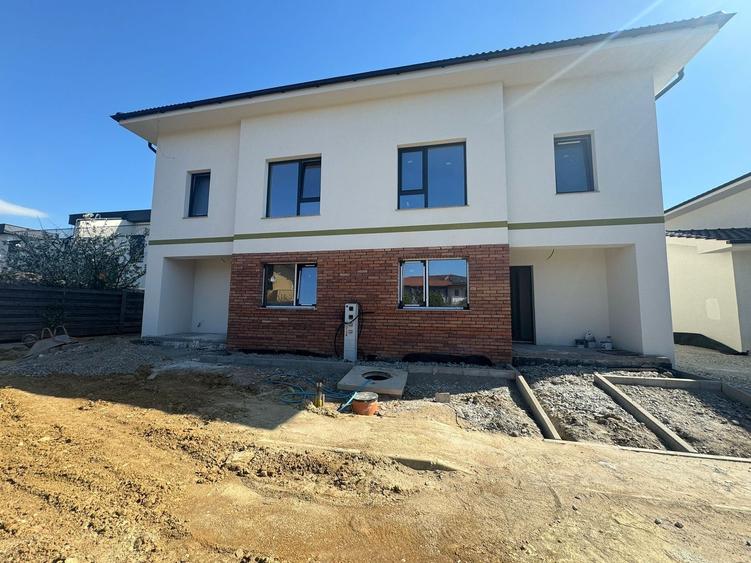 Duplex cu 6 camere cu Canalizare în Florești