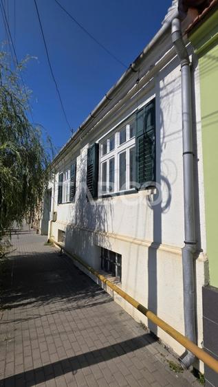 Casă individuală cu 2 camere cu Canalizare în Petrești
