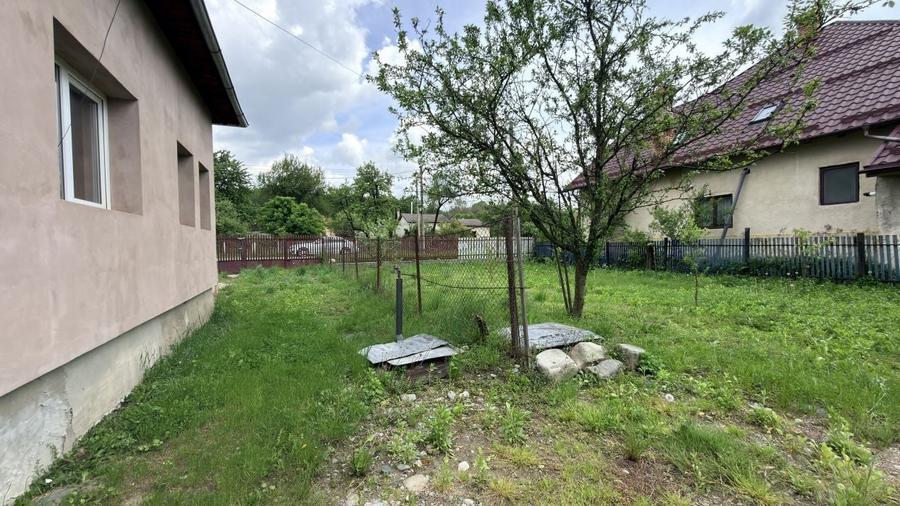 Casă individuală cu 3 camere cu Canalizare în Est