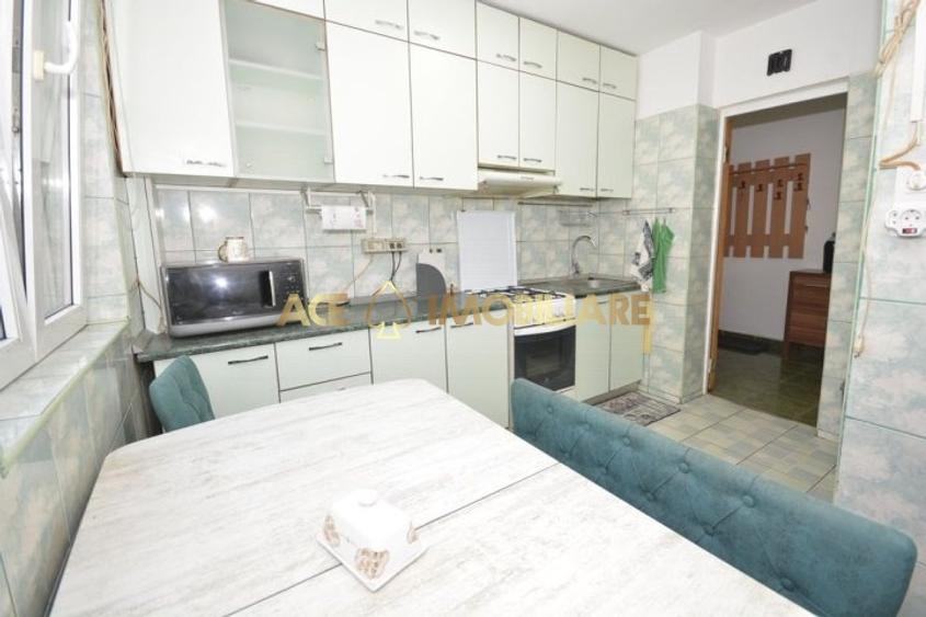 Apartament cu 4 camere decomandat, mobilat în Drumul Taberei