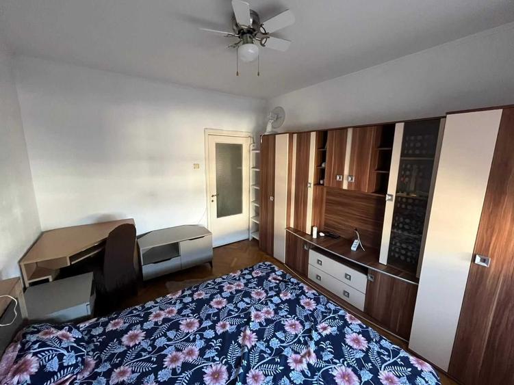 Apartament cu 4 camere decomandat în Central