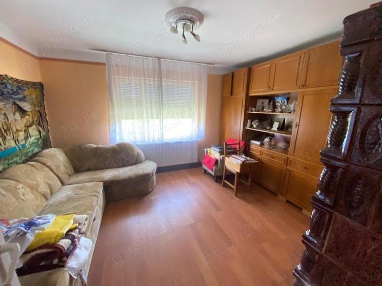 Casă cu 4 camere în Central