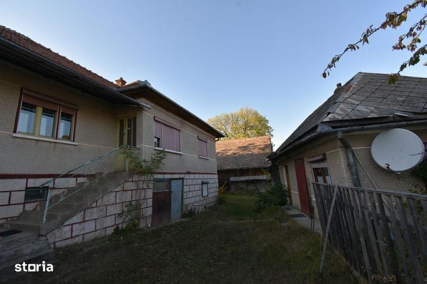 Casă cu 4 camere cu Teren 2300 Mp în Sava