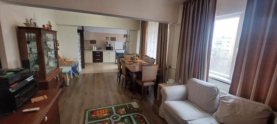 Apartament cu 3 camere semidecomandat, mobilat în Rahova