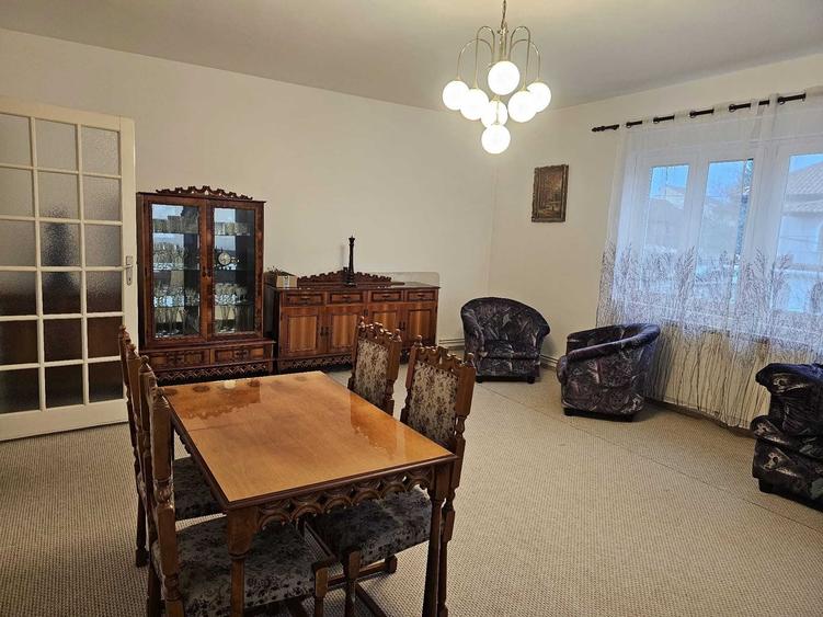 Apartament cu 3 camere decomandat în Ghiroda