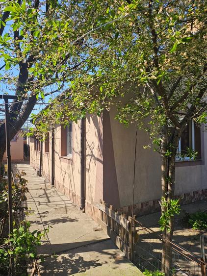 Casă individuală cu 4 camere cu Garaj în Central