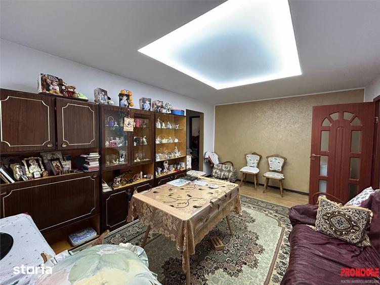 Apartament cu 3 camere semidecomandat în Republicii