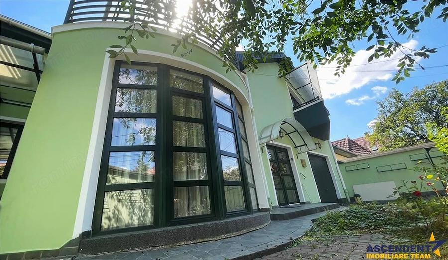Casă cu Teren 200 Mp în Semicentral