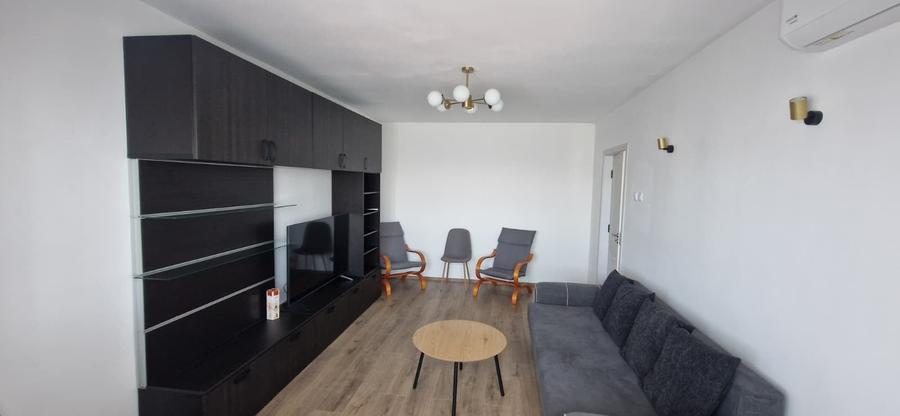 Apartament cu 3 camere decomandat în P-ța Muncii