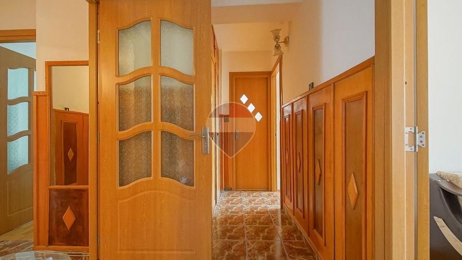 Apartament cu 3 camere decomandat în Gemenii