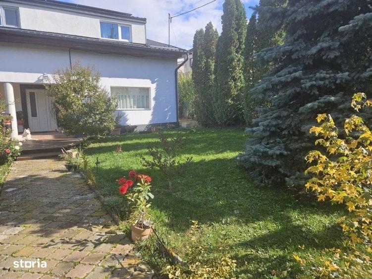 Casă cu 4 camere cu Teren 1400 Mp în Central