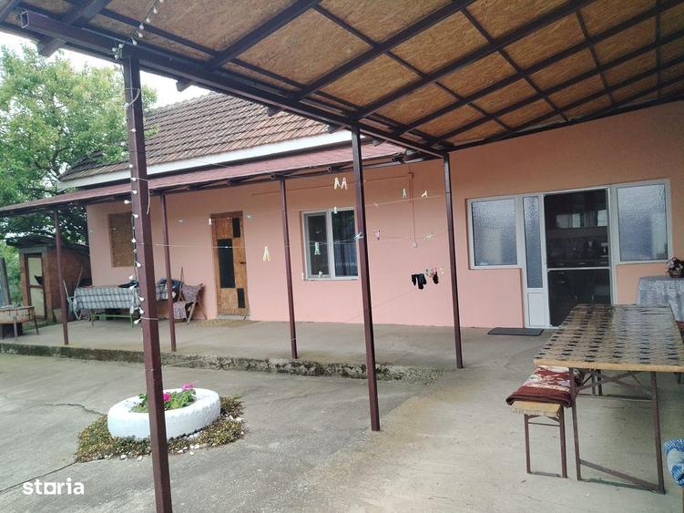 Casă cu 4 camere în Curtici