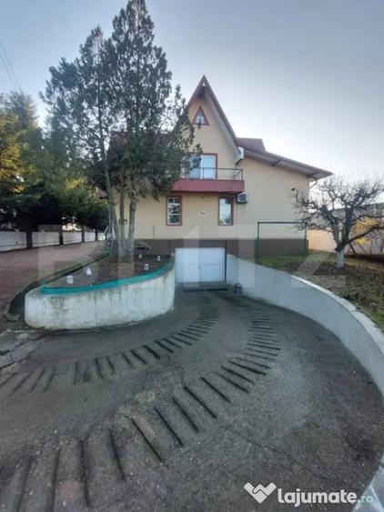 Casă cu 7 camere cu Teren 3800 Mp în Albert