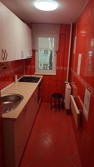 Apartament cu 2 camere decomandat, mobilat în Tei