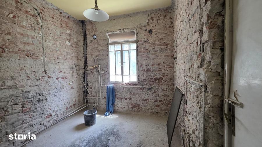Casă cu 6 camere cu Teren 469 Mp în Domenii