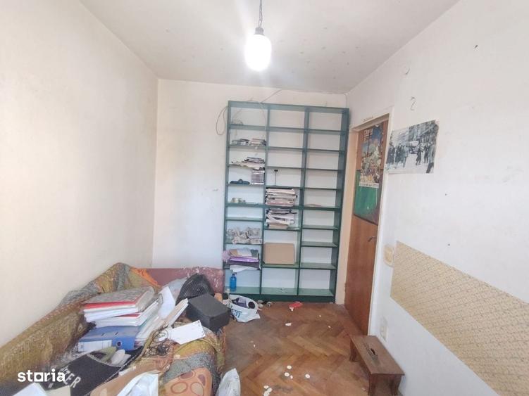Apartament cu 3 camere decomandat în Aleea Trandafirilor