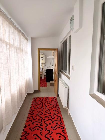 Apartament cu 3 camere semidecomandat, mobilat în Exterior Vest
