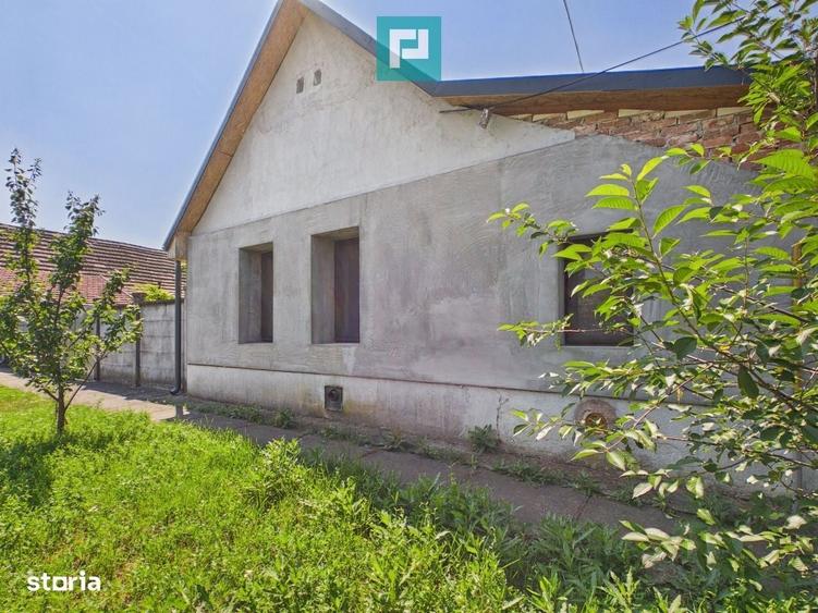 Casă cu 3 camere în Peregu Mic