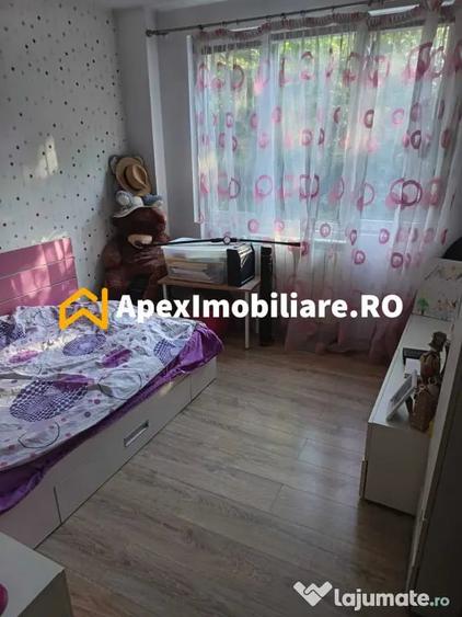 Apartament cu 3 camere decomandat în Apărătorii Patriei