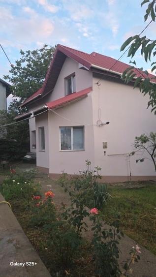 Casă individuală cu 4 camere cu Garaj în Rediu