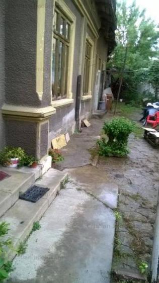 Casă cu 4 camere cu Canalizare în Central