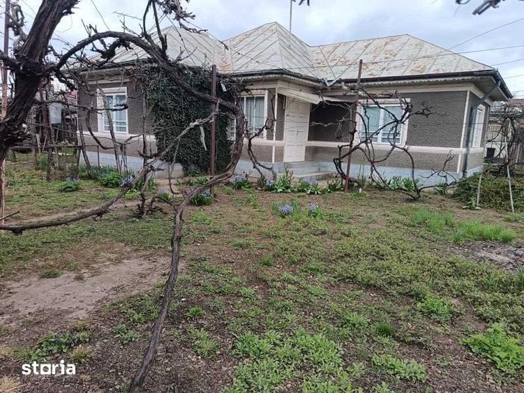 Casă cu 4 camere cu Teren 104 Mp în Central